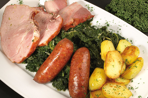 Grünkohl mit Kassler und Bregenwurst Grünkohl mit Kassler und Bregenwurst